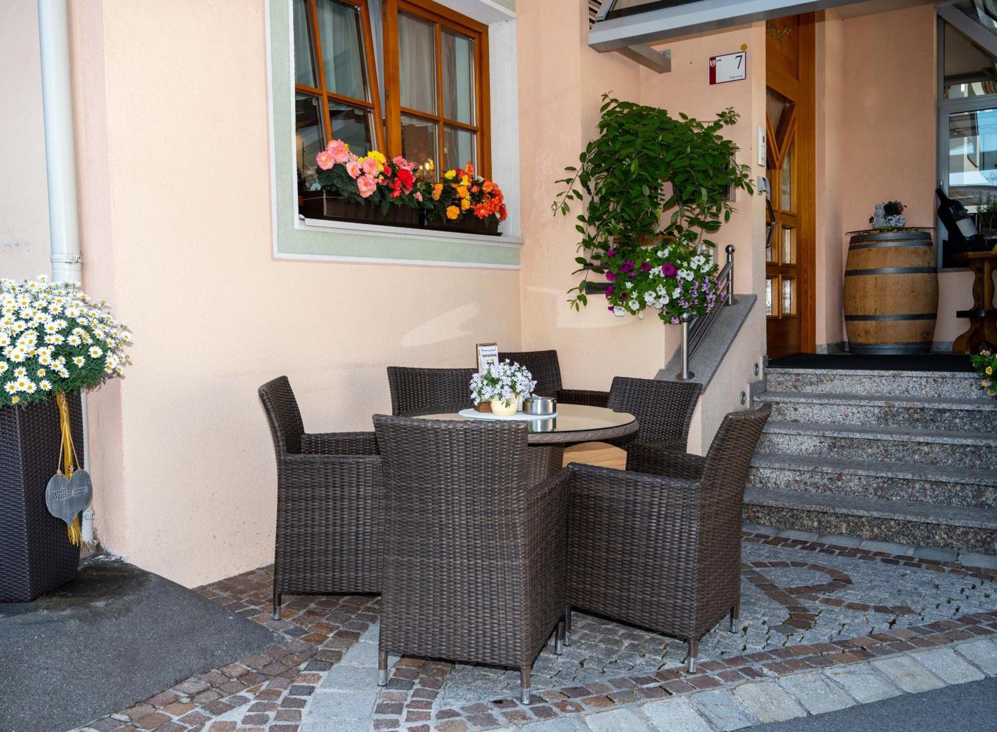 Eggerstueberl Hotel อิสชเกิล ภายนอก รูปภาพ